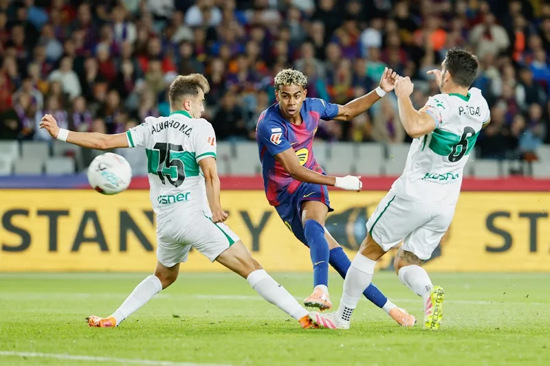 Lamine Yamal ghi bàn thắng sớm trong chiến thắng 3-1 của Barcelona trước Elche.