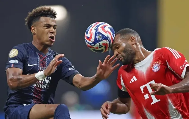 Desire Doue (trái, PSG) trong trận thắng Bayern 2-0 ở tứ kết Club World Cup hồi tháng 7