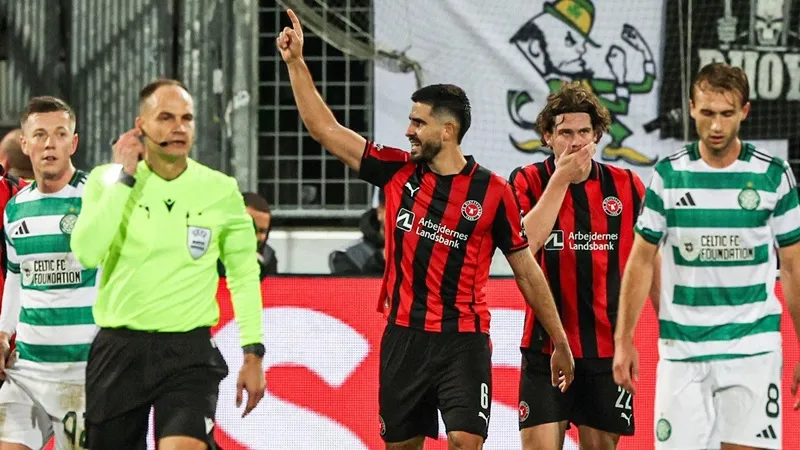 Midtjylland đánh bại Celtic 3-1 trở thành đội duy nhất duy trì toàn thắng sau 4 lượt trận.