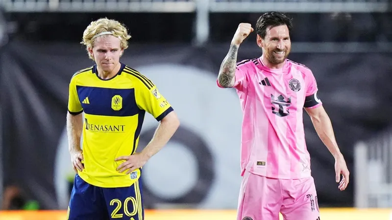 Cú đúp trong hiệp một của Lionel Messi giúp Inter Miami thắng 4-0 trước Nashville SC.