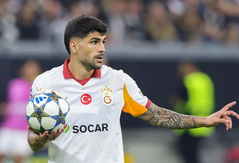 Hậu vệ Eren Elmali là cái tên gây chú ý nhất trong số 1.024 cầu thủ bị đình chỉ thi đấu trong vụ bê bối cá cược bóng đá tại Thổ Nhĩ Kỳ.