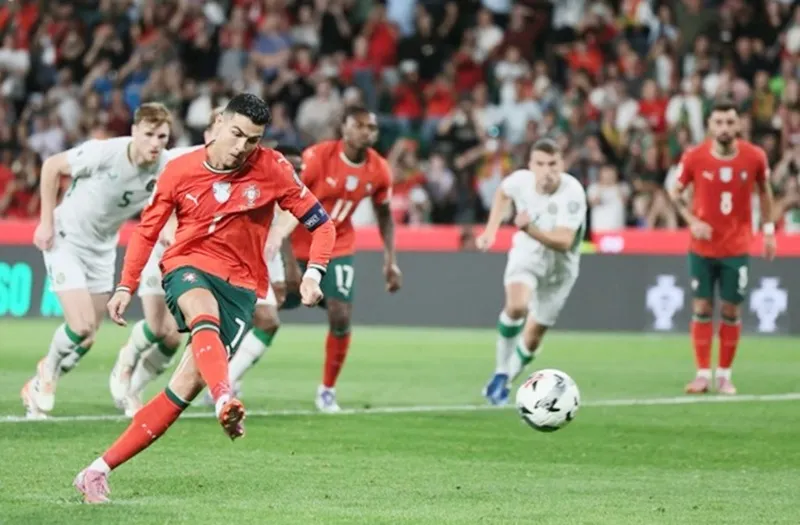 Cristiano Ronaldo đã trải qua một buổi tối đáng quên trong trận đấu tại Lisbon ở lượt đi.