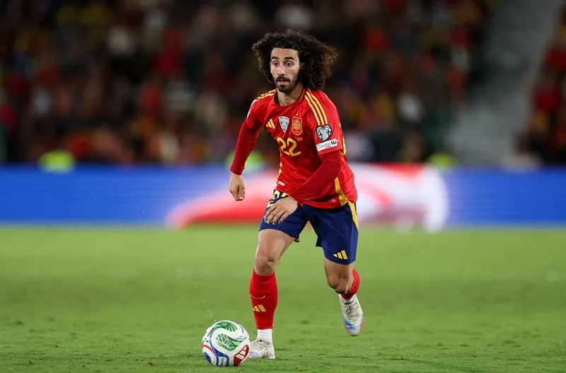 Marc Cucurella không ngừng nói về Yamal