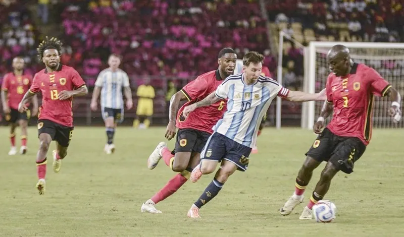 Lionel Messi kiến tạo và ghi bàn giúp Argentina đánh bại Angola 2-0 trong trận giao hữu.
