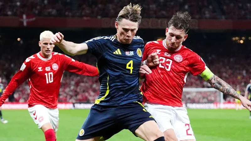 Đan Mạch (áo đỏ) gặp nhiều bất lợi trước trận vòng loại World Cup 2026 cuối cùng tại Scotland vào thứ Ba. Ảnh: ESPN