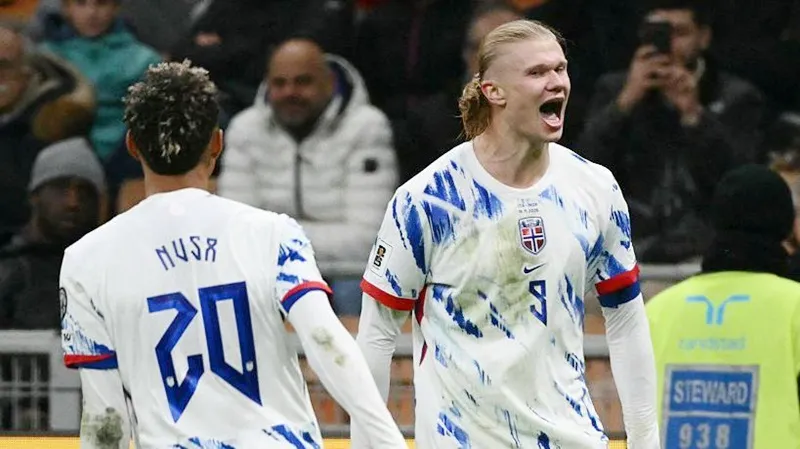 Erling Haaland tiếp tục phong độ ghi bàn hủy diệt với cú đúp giúp Na Uy thắng 4-1 ngay trên sân Italy.