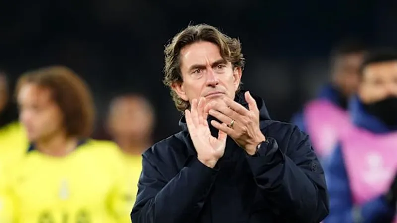 HLV Thomas Frank vẫn lạc quan bất chấp Tottenham thua 3-5 tại PSG.