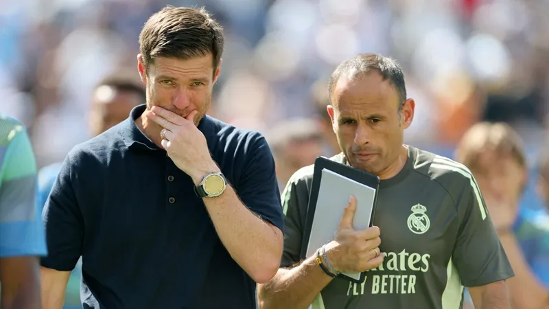 Chủ tịch Florentino Perez đã triệu tập ban lãnh đạo CLB để thảo luận về tương lai của HLV Xabi Alonso.