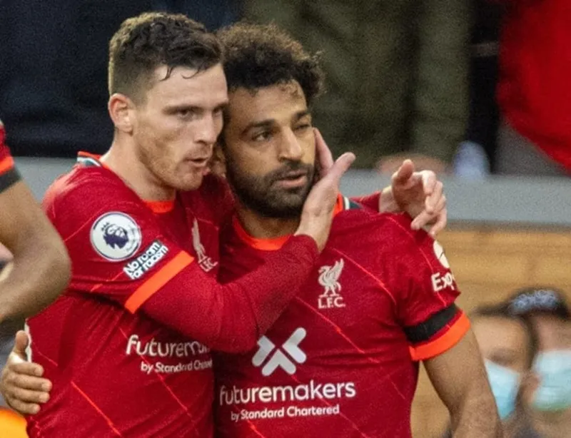 Andy Robertson và Mo Salah