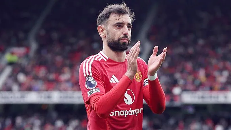 Bruno Fernandes cảm thấy tổn thương và buồn khi Man.United muốn bán anh sang Saudi Arabia.