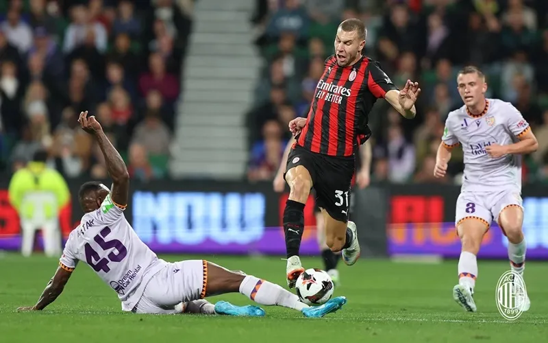 AC Milan trong trận giao hữu trước mùa giải gặp Perth Glory tại Perth hồi tháng 7.