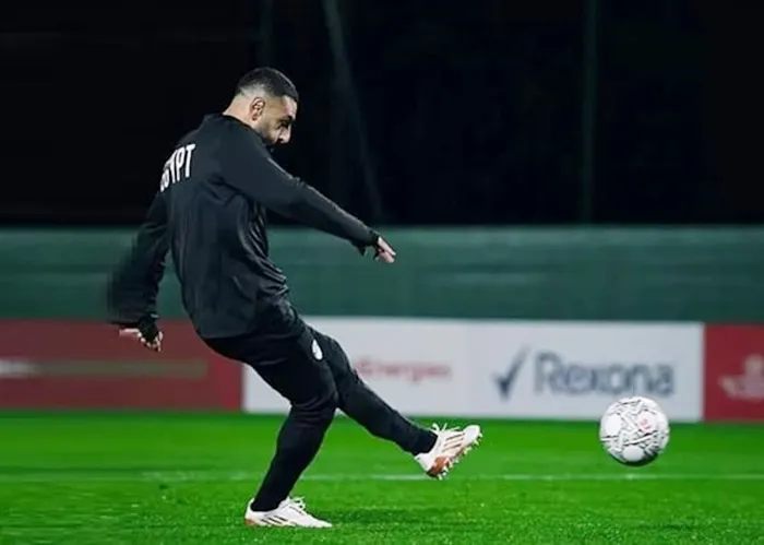 Mo Salah trên sân tập ở Morocco