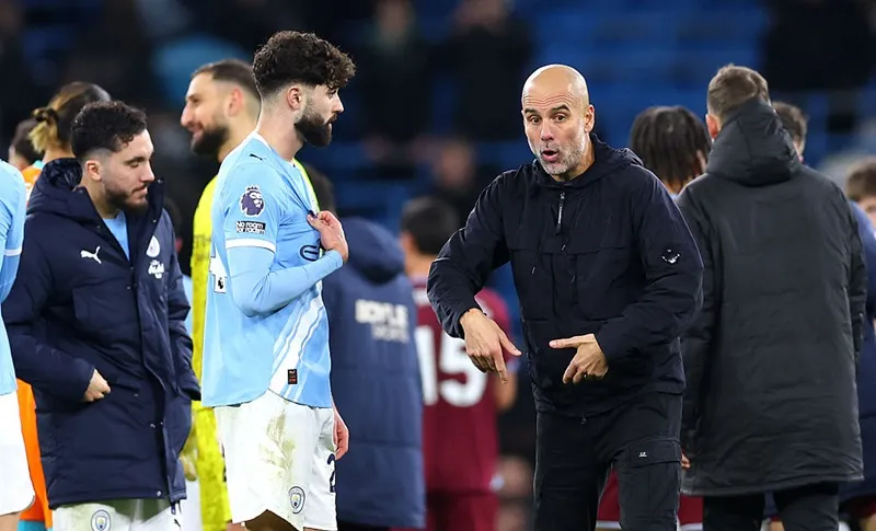 HLV Pep Guardiola cảnh báo cầu thủ Man.City kiểm soát chế độ ăn uống trong kỳ nghỉ Giáng sinh.