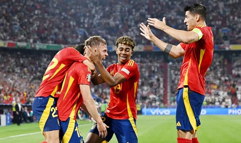 Đội tuyển Tây Ban Nha sẽ bước vào năm mới với vị trí số 1 của FIFA.