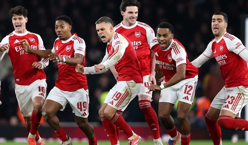 Arsenal vào bán kết Cúp Liên đoàn bằng chiến thắng nghẹt thở 8-7 trong loạt sút luân lưu trước Crystal Palace.