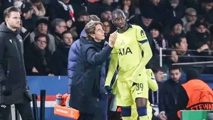 HLV Thomas Frank và Kolo Muani của Tottenham