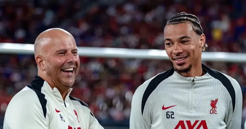 HLV Arne Slot cho biết cần một chút "thuyết phục" để Hugo Ekitike có thể đạt phong độ tốt nhất cho Liverpool