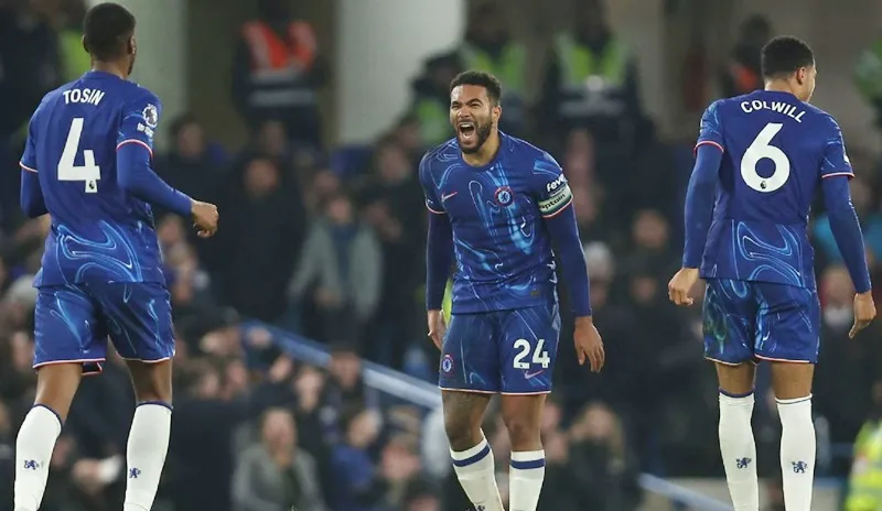 Chelsea phải chia điểm 2-2 sau 27 phút đầy hỗn loạn với Bournemouth.