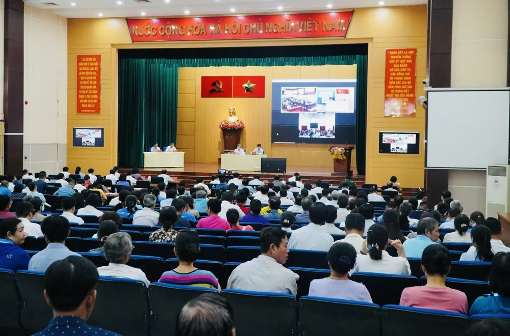 Tổ ĐBQH số 3 tiếp xúc cử tri trực tiếp tại quận 8 1000030348.jpg