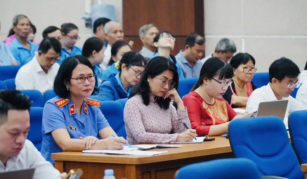 Các đại biểu, cử tri tham dự hội nghị 1000030350.jpg