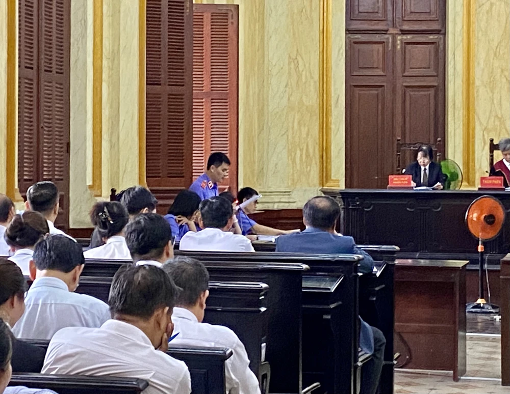 Đại diện Viện KSND TPHCM đã luận tội và đề nghị mức án đối với các bị cáo tempImageb91UWM.jpg