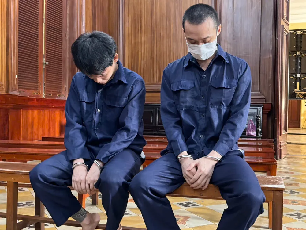 Hai bị cáo tại phiên tòa z5798389478600_01b5c75c94024be3cd73d63cc228d24f.jpg