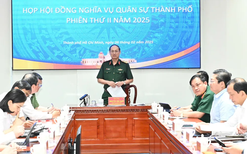 Trung tướng Nguyễn Văn Nam, Tư lệnh Bộ Tư lệnh TPHCM phát biểu kết luận phiên họp. Ảnh: VIỆT DŨNG z6291688601269_1389205516a1e6f989f6be4aaae0711f.jpg