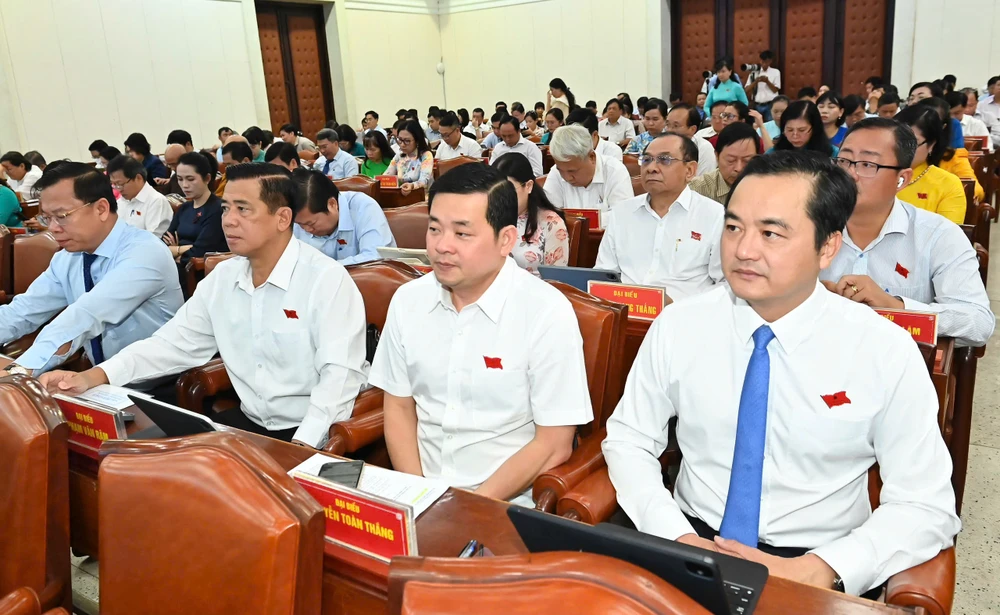 Các đại biểu tham dự Kỳ họp 22 HĐND TPHCM khóa X, nhiệm kỳ 2021-2026. Ảnh: VIỆT DŨNG z6516351170678_b0aeace394bf8e9cd24db91968563a05.jpg