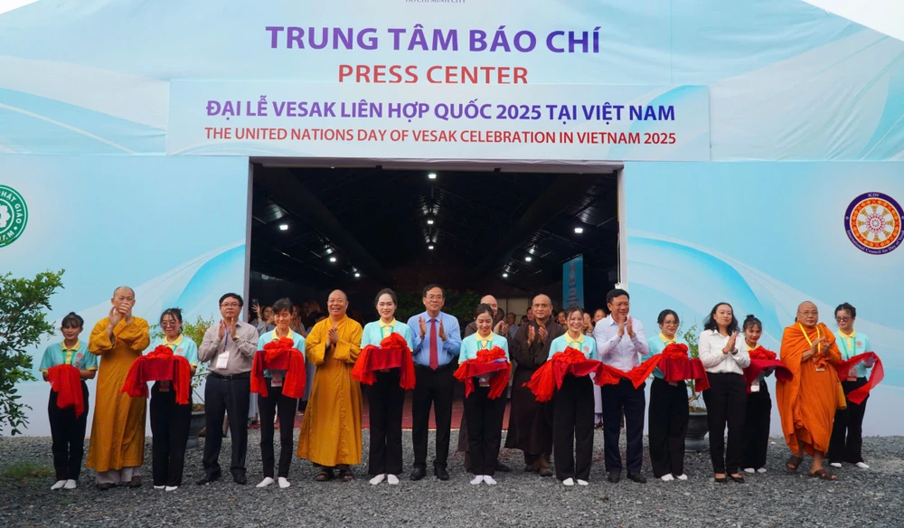 Khai trương Trung tâm Báo chí phục vụ Đại lễ Phật đản Vesak 2025. Ảnh: THÀNH CHUNG