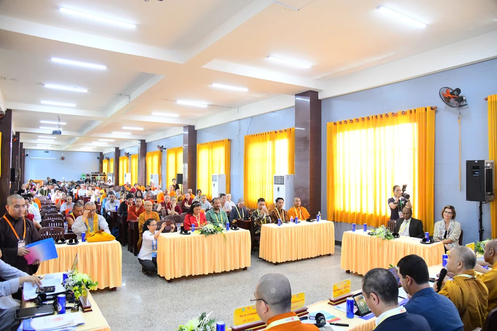 Quang cảnh diễn đàn với chủ đề "Nuôi dưỡng bình an nội tâm vì hòa bình thế giới" HT2.jpg