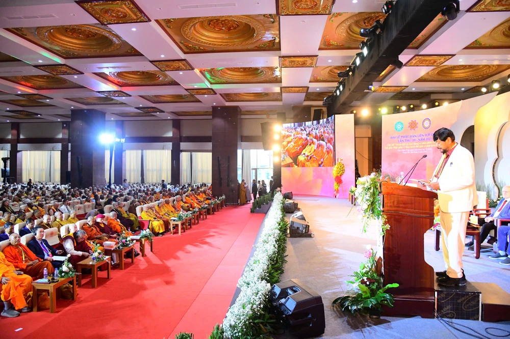 Ông Ramdas Athawale, Bộ trưởng Bộ Công lý Xã hội và Trao quyền công bố thông điệp của Nhà nước Ấn Độ gửi đến Đại lễ Vesak Liên Hiệp Quốc 2025 z6576853365931_2092b2af5fb1731d5ecf033e4d25cbbf.jpg