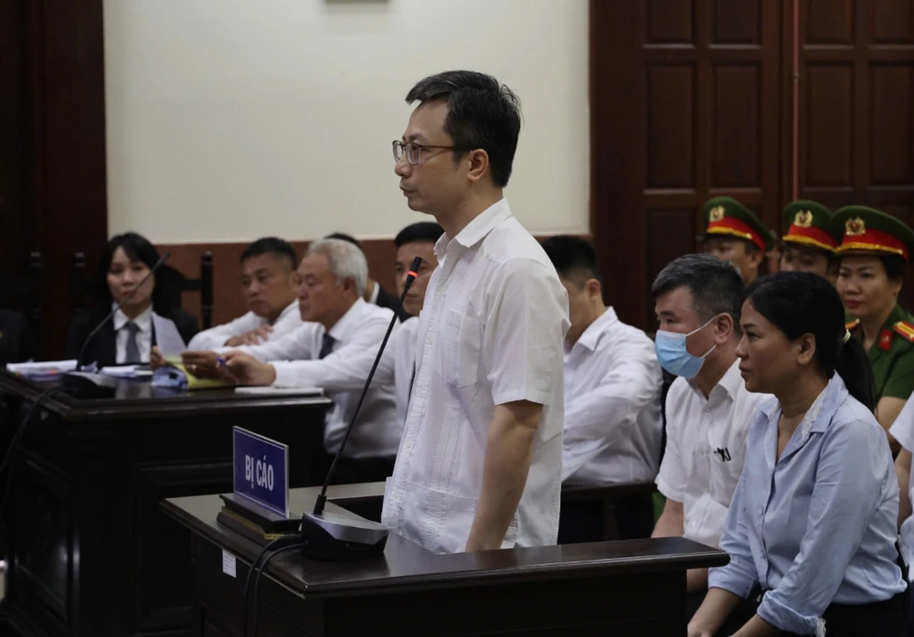 Bị cáo Trần Duy Đông (cựu Vụ trưởng Vụ Thị trường trong nước, Bộ Công Thương) được giảm 2 năm tù. Ảnh: THÀNH CHUNG z6572827634361_836eb73ccf13cee39b4446ae7ec78941.jpg