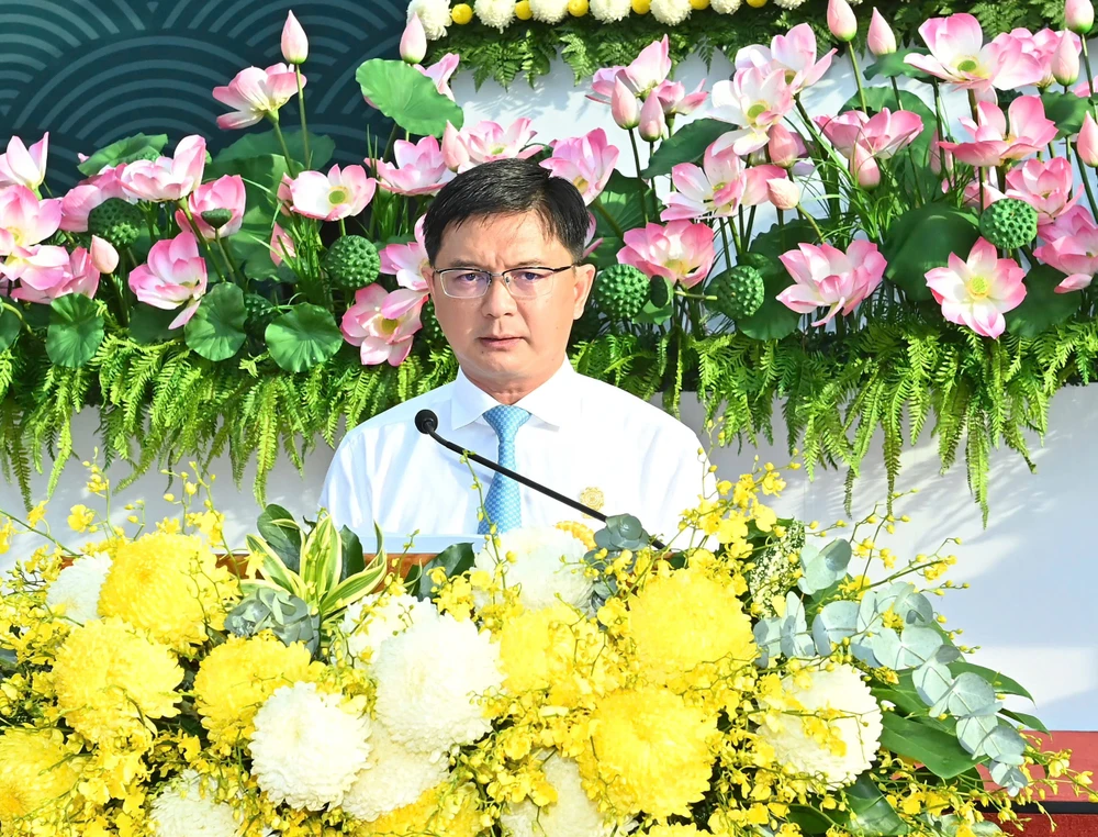 Đồng chí Nguyễn Mạnh Cường, Trưởng Ban Tuyên giáo và Dân vận Thành ủy TPHCM phát biểu chúc mừng Đại lễ Phật đản Phật lịch 2569. Ảnh: VIỆT DŨNG z6592163711791_91b6a235ca1e7e3f45b549216ada5f9f.jpg