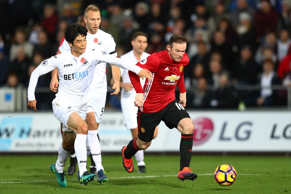 Swansea (trái) nhiều khả năng sẽ thất bại trước Man.United.