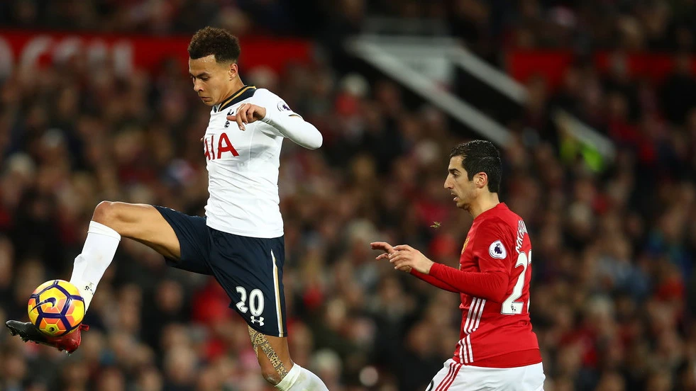 Tottenham (trái) nhiều khả năng sẽ đòi nợ thành công Man.United.