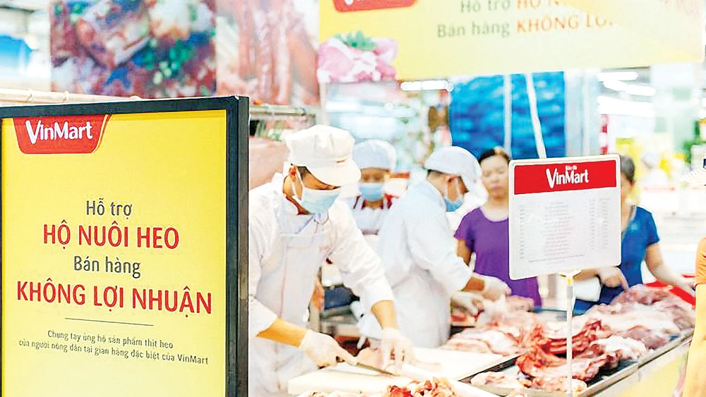 Vinmart “Hỗ trợ hộ nuôi heo - Bán hàng không lợi nhuận”