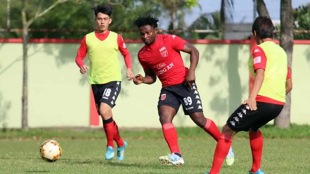 Long An vẫn đang tích cực thay thế ngoại binh nhằm gia tăng hàng công. Ảnh: Dũng Phương