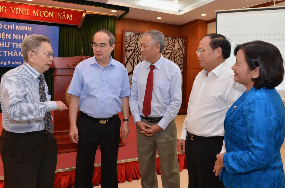Đội ngũ trí thức là nguồn tài nguyên quan trọng của TPHCM ảnh 1 Đội ngũ trí thức là nguồn tài nguyên quan trọng của TPHCM ảnh 1