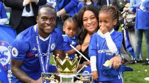  Moses và gia đình nhỏ.