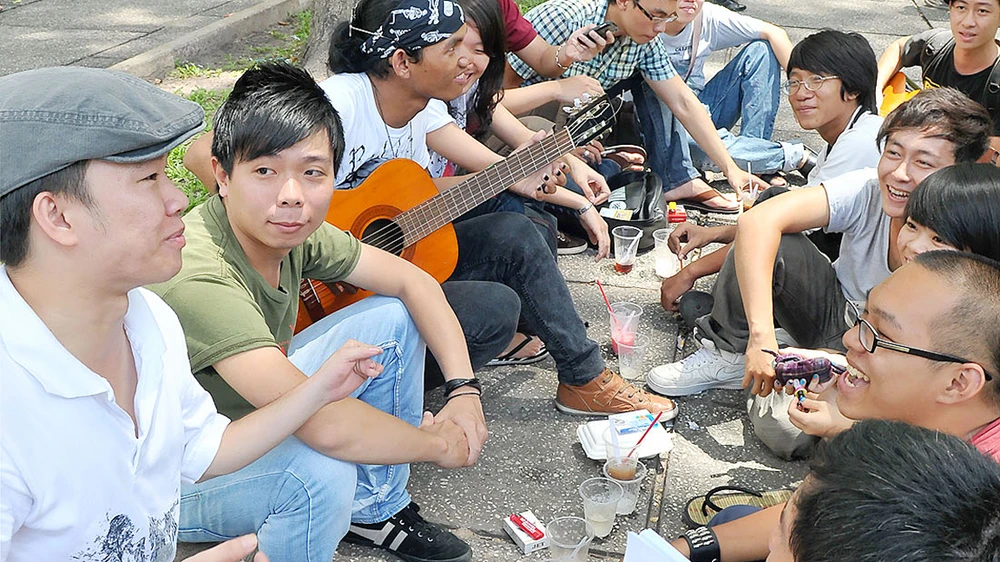 Gặp gỡ, giao lưu “để sống chậm trong thế giới nhanh”. Ảnh: VIỆT DŨNG