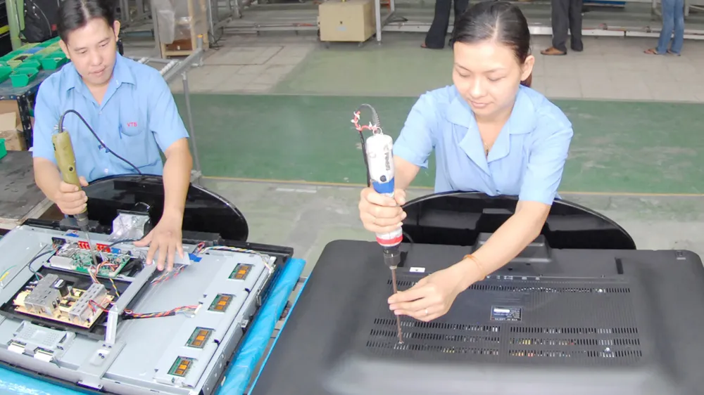 Doanh nghiệp sẽ phát triển mạnh, bền vững dưới sự điều hành của Chính phủ kiến tạo (Ảnh: Sản xuất ti vi thế hệ mới tại một doanh nghiệp) Ảnh: CAO THĂNG