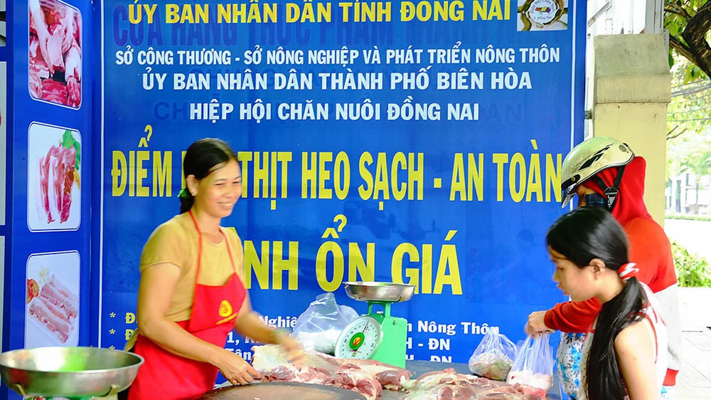 Một điểm bán thịt heo bình ổn giá ở TP Biên Hòa (Đồng Nai)