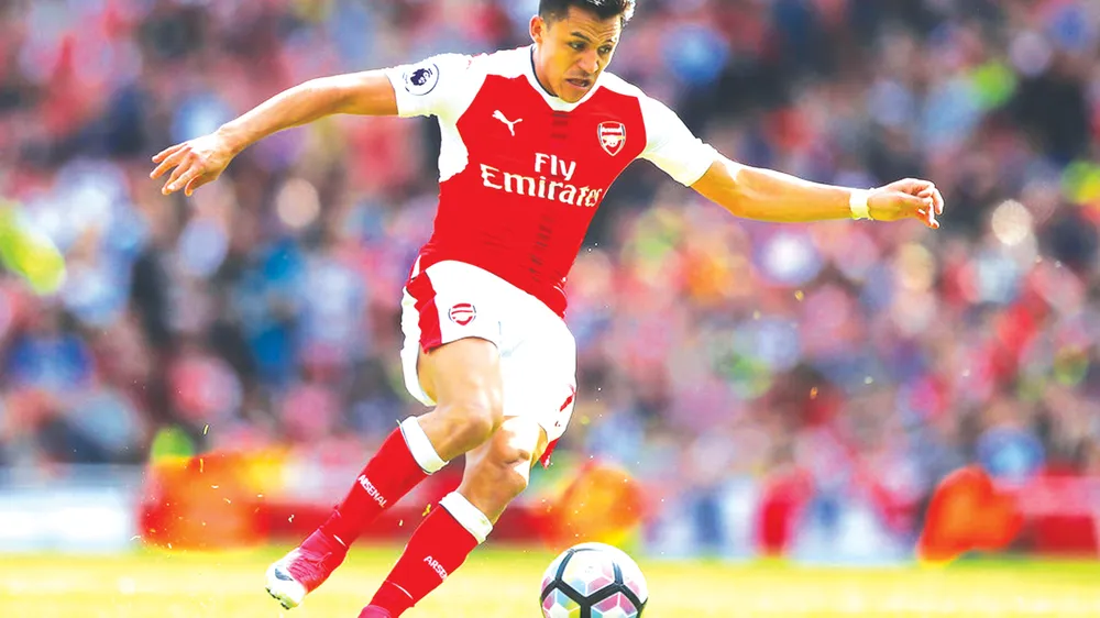 Alexis Sanchez vẫn đang chờ Arsenal có câu trả lời về tương lai.
