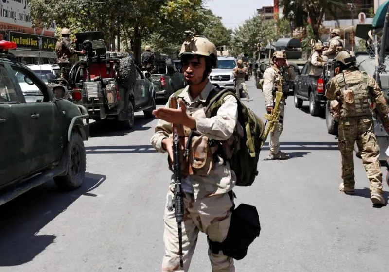Lực lượng an ninh triển khai tai Đại sứ quán Iraq ở Kabul, Afghanistan, ngày 31-7-2017. Ảnh: AP