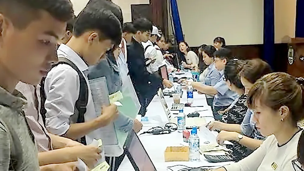 Thí sinh trúng tuyển đăng ký nhập học tại Trường ĐH Nông Lâm TPHCM