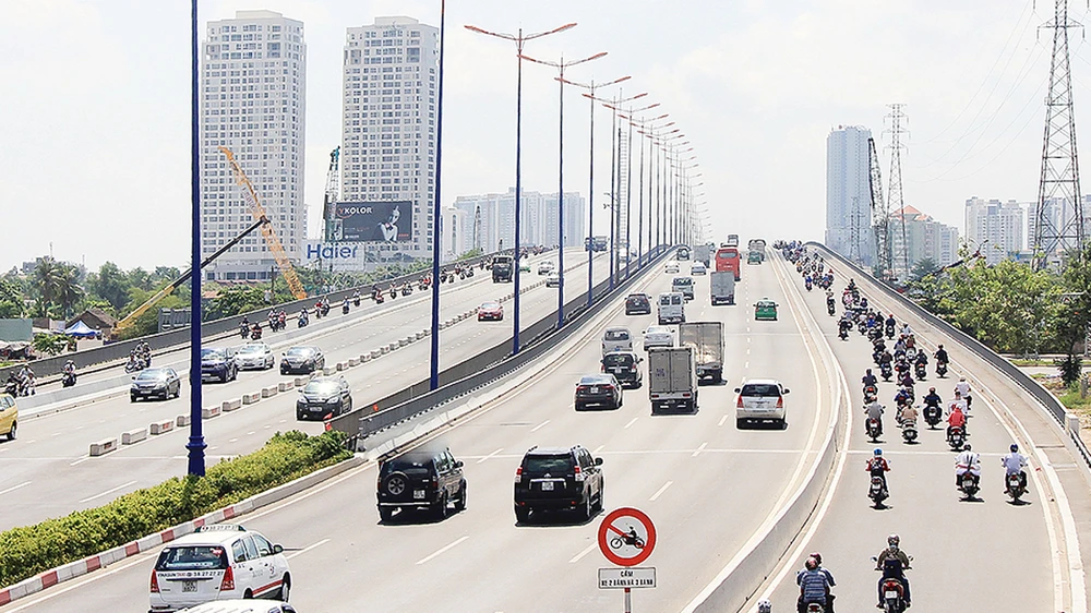 Cầu Sài Gòn 2 - một trong những dự án hạ tầng giao thông được HFIC hỗ trợ vốn vay Ảnh: NGỌC CHÂU