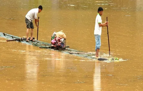 Mưa lũ đã cô lập các hộ dân ở huyện Mường Khương, Lào Cai. Ảnh TTXVN