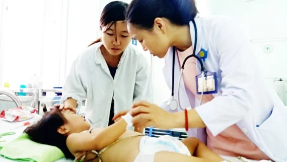 Điều trị cho một trường hợp bị TCM tại Bệnh viện Nhi đồng 2