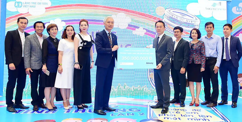 Hỗ trợ trẻ em Làng SOS Việt Nam