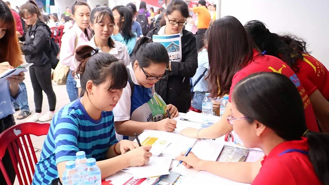 Sinh viên tham gia ngày hội Phỏng vấn - Tuyển dụng tại Nhà Văn hóa Thanh niên TPHCM